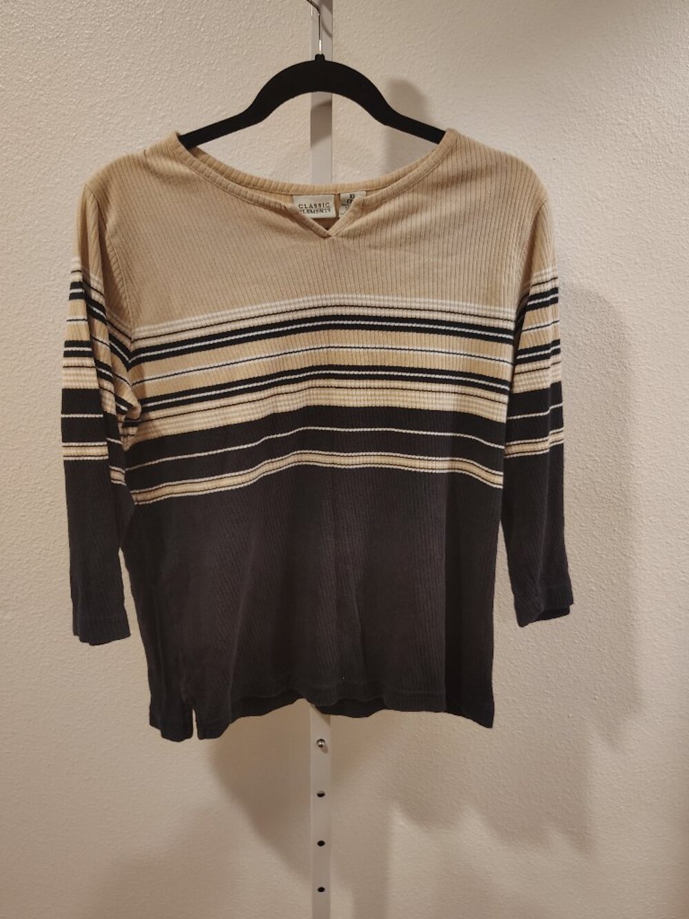 Classic Elements Women's Ribbed Top Size XL Split V-Neck Color Block Beige Black